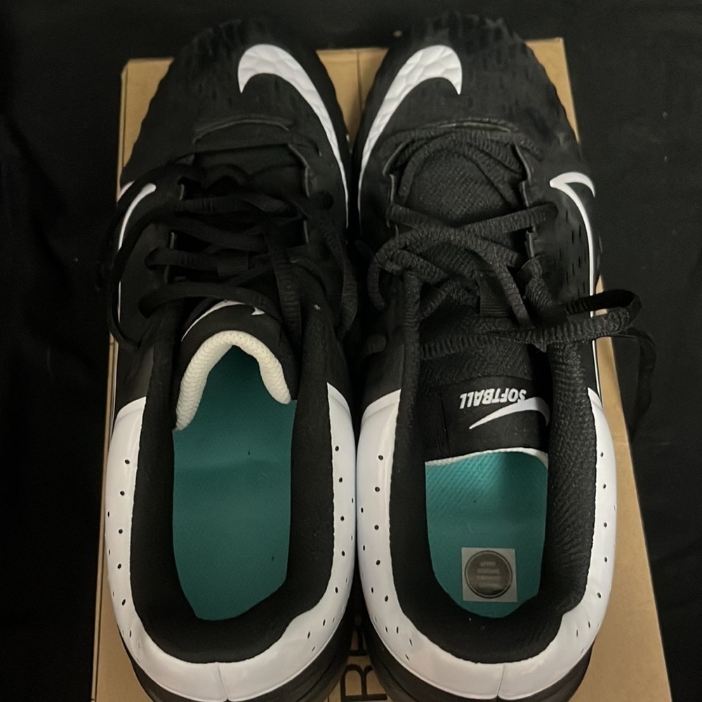 NIKE- Hyperdiamond 4 Keystone Softball cleats. NWT - Picture 4 of 9